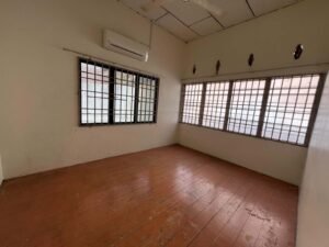 Tkt Lembah Ria 3 ,Single Storey For Sale | Freehold — property photo